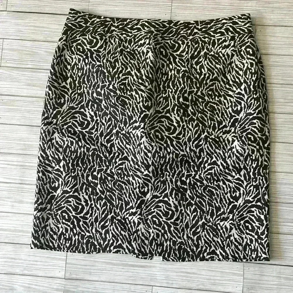 LOFT leopard print pencil skirt - Picture 1 of 4